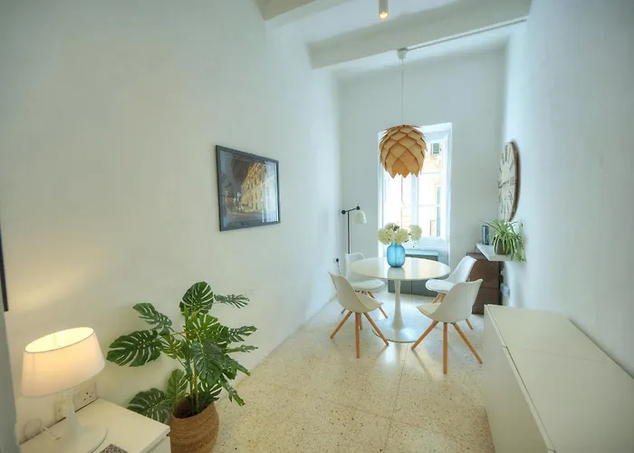 Charming And Stylish Duplex Townhouse Dguy1-1